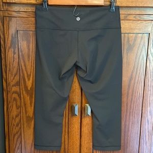 LuLulemon Women’s Capri leggings,  size 4, black, athletic, cropped